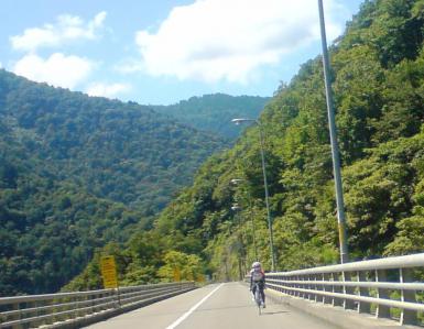 06山奥を走る