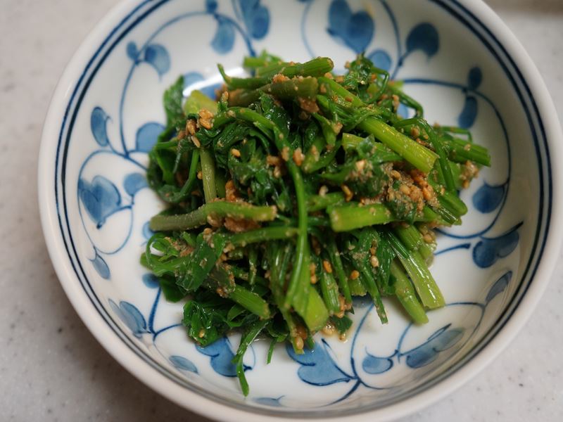 セリの胡麻和え
