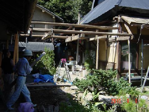 中庭工事中