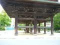 山門の下部。横から見たところ