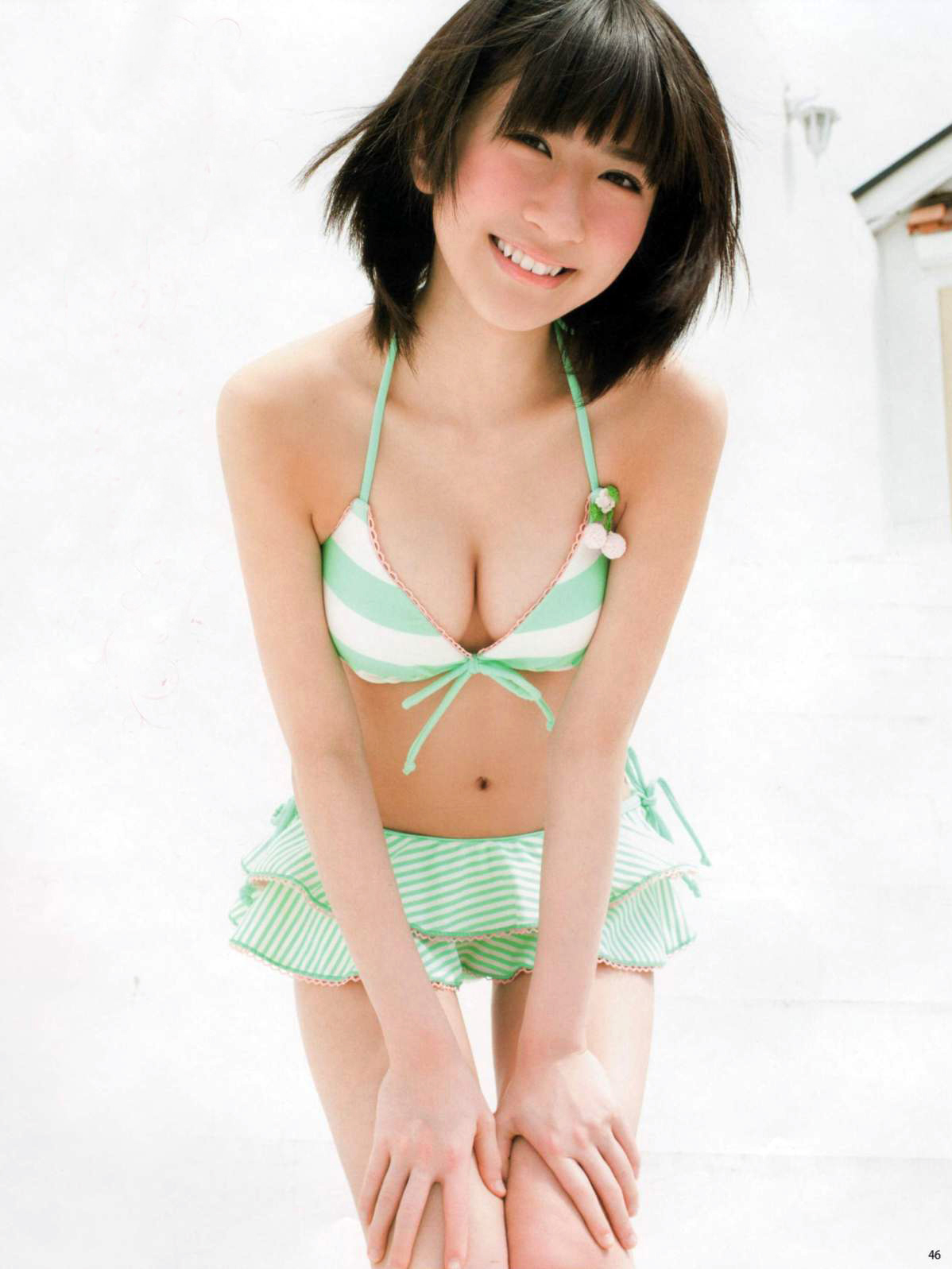 グリーンの水着がよく似合う石田晴香