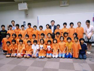 郡山・出張専門足つぼ足もみ士_たけろぐ_五日市剛さん講演会にてミニバスの子達と記念写真!ツイてます☆
