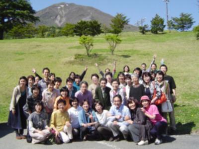 郡山・出張専門足つぼ足もみ士_たけろぐ_あなたと健康「東北健康学園」猪苗代にて。東城百合子先生五来社長など記念に残る写真