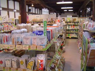 山市出張専門足もみ士たけ_たけろぐ_自然食品店「とみや」さまは自然食品や無農薬食材など取り扱う種類が豊富で親切です