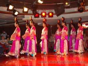 victoria-staff-show29-m.jpg