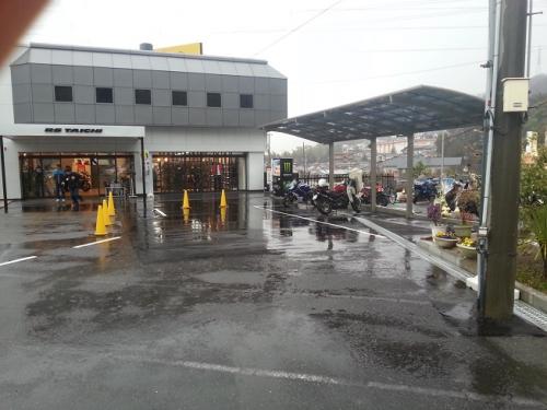 RSタイチ本店駐車場