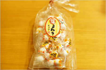 猫神神社のお土産・福まねきチョコ