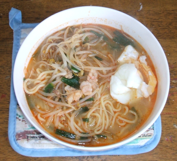 tomyamramen.jpg