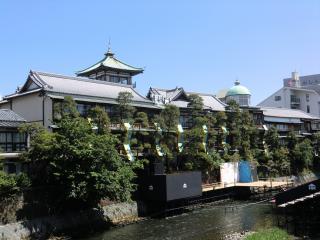 東海館川側