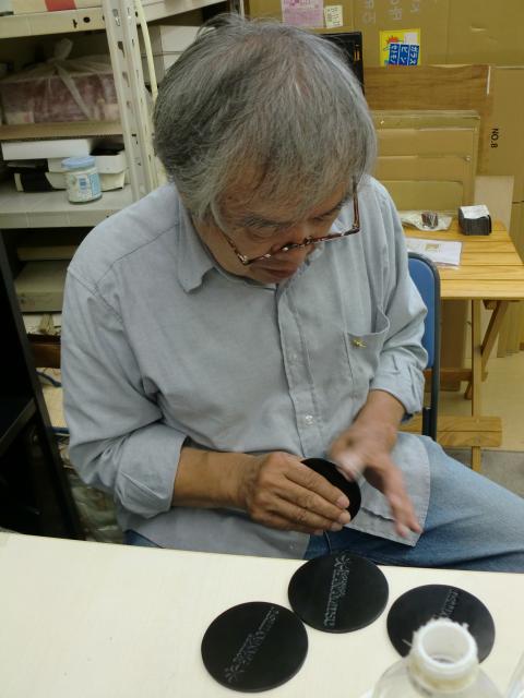 革製コースターの仕上げ!コバ磨き!