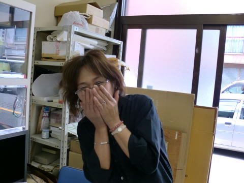 ベルト名入れ受け取りに来社です!!
