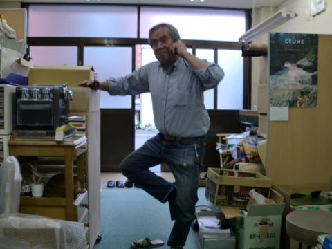 電話中!!