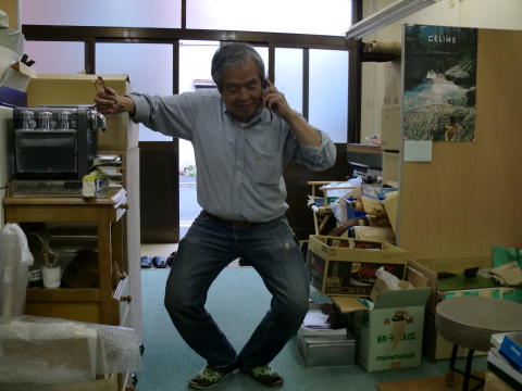 電話中!!