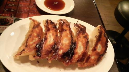 ⑥ギョーザ