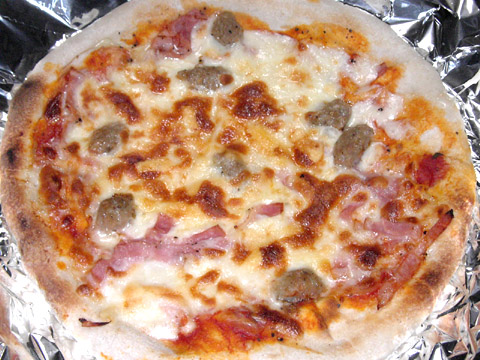 ピザハウスロッソの「ちょっぴり大人向け3枚セット」 イタリアンソーセージとベーコンのPIZZA
