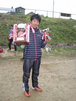 香月さんとトロフィー