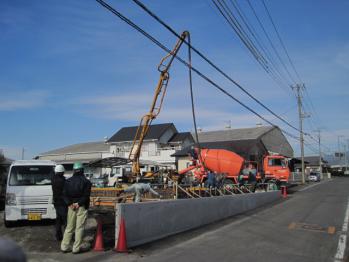 このミキサー車に活性炭混入