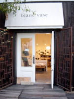 blancvase.jpg