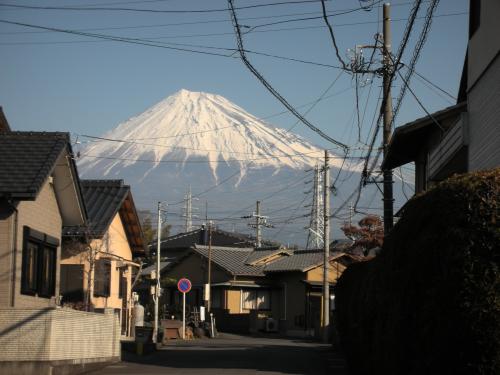 住宅街の富士