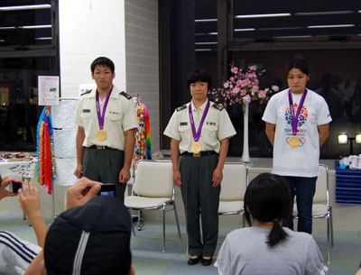 3人