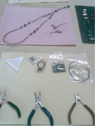 20120925アクセサリー作り