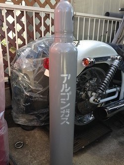 アルゴンボンベ