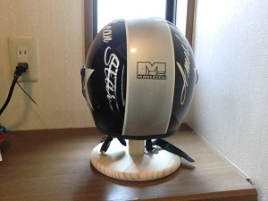 ヘルメットスタンド10