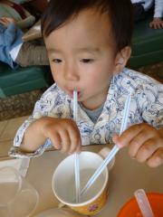 ストロー二本飲み