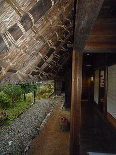 012,11,17,美山、民俗資料館、縁側屋根、P1030896