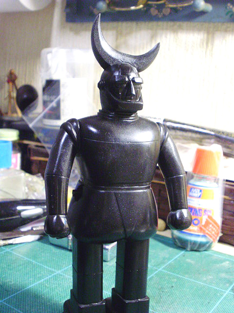 黒で下地塗り