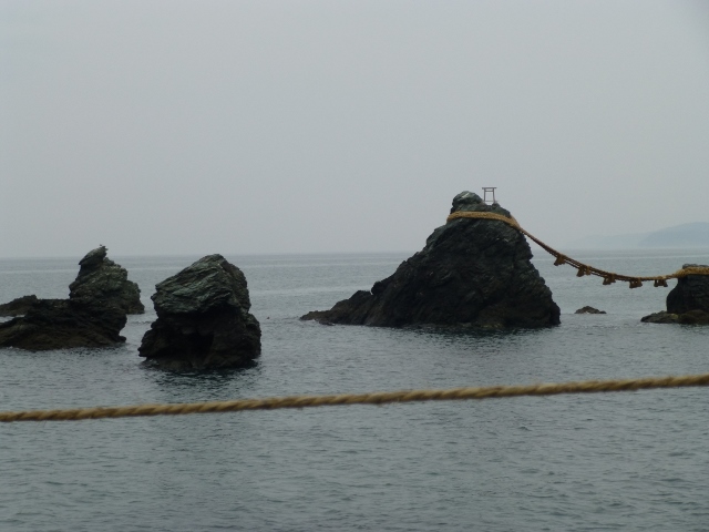 夫婦岩を見に行きました (640x480)