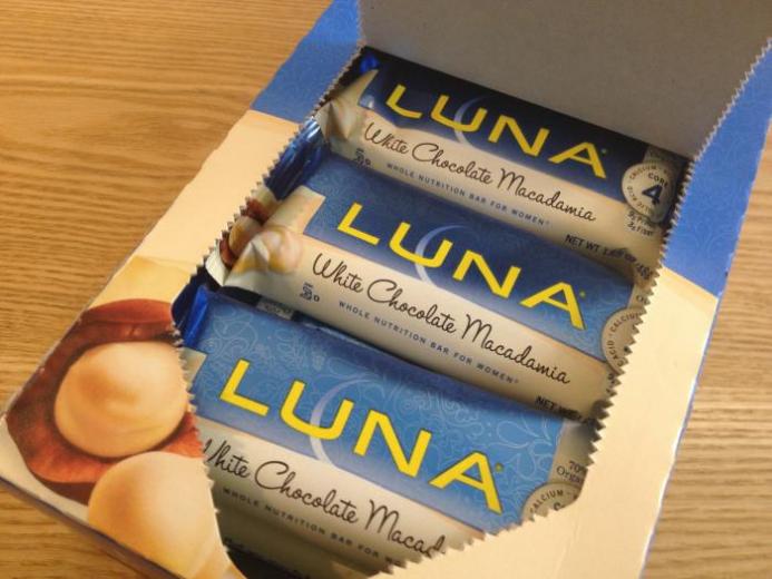 Clif Bar, Luna, Whole Nutrition Bar for Women, White Chocolate Macadamia, 15 Bars, 1.69 oz (48 g) Per Bar_1