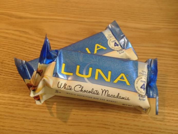 Clif Bar, Luna, Whole Nutrition Bar for Women, White Chocolate Macadamia, 15 Bars, 1.69 oz (48 g) Per Bar_2