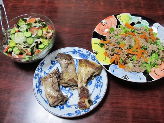 ブリカマ塩焼き、豚肉キャベツ人参炒め、カニカマサラダ