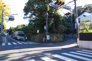鎌倉道(戸塚):北鎌倉駅前の牛馬道分岐