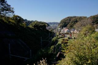 浦賀道(鎌倉):名越坂上から西方を望む
