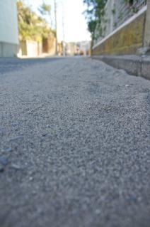 浦賀道(鎌倉):小坪・道端に溜まる砂