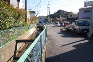 浦賀道(戸塚):木古庭・交番裏の開渠