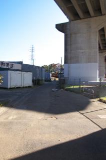 浦賀道(戸塚):下山川脇にて金沢方面と分岐する浦賀道を見る