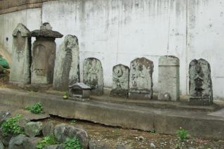 浦賀道(戸塚):公郷町の庚申塔群