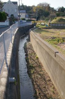 浦賀道(戸塚):阿部倉の土橋付近の水路