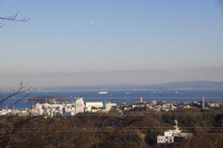 浦賀道(金沢):塚山公園から猿島方面を望む