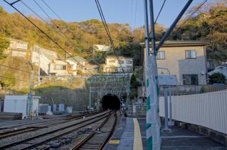 京浜急行:逸見駅より汐入駅方面を望む