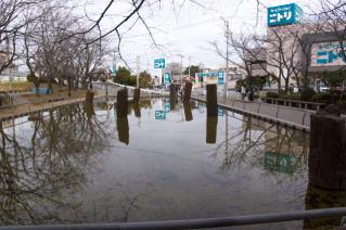 旧東海道:旧相模川橋脚を南側から見る