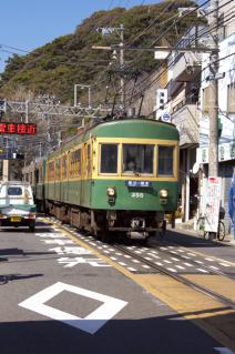 腰越:併用区間を行く江ノ電