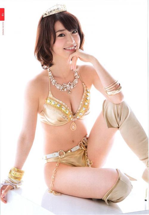 AKB大島優子のゴールドビキニ水着画像
