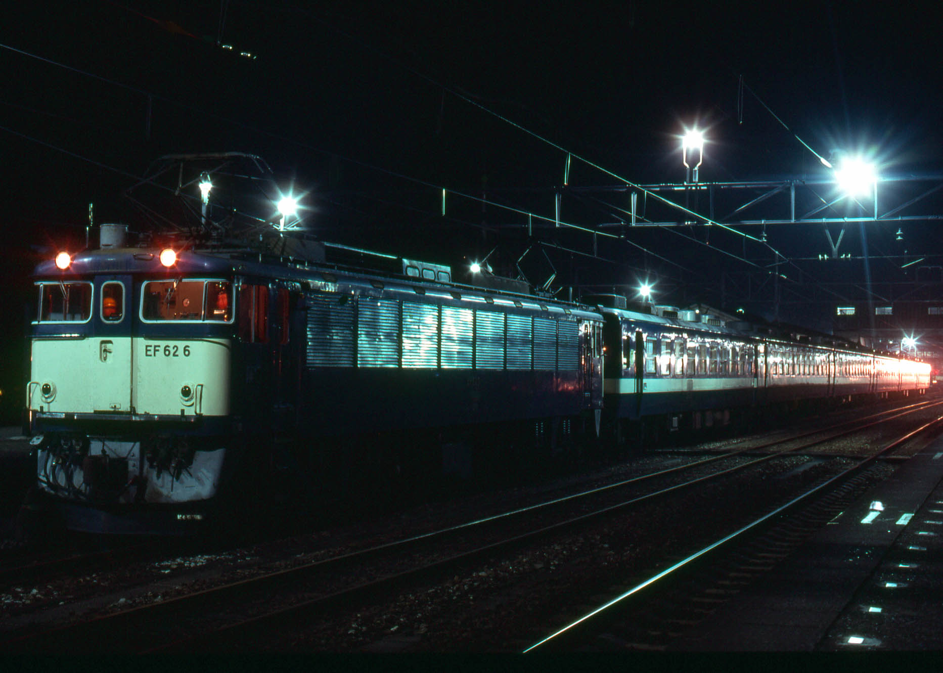 EF626_yokokawa_kutsurogijpg.jpg