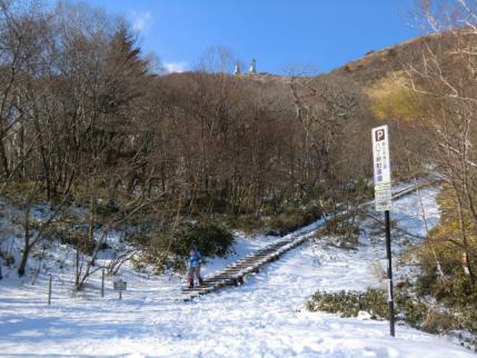 完全に凍結した登山口