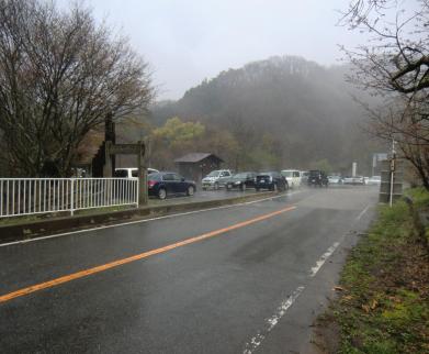 雨でも一杯の姫百合駐車場