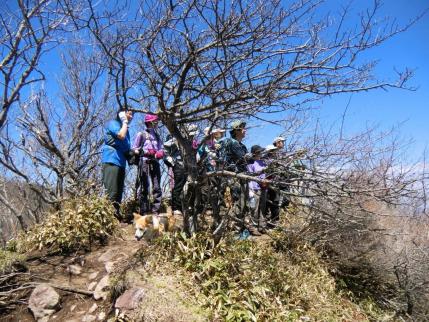 駒ヶ岳山頂、こぼれそう